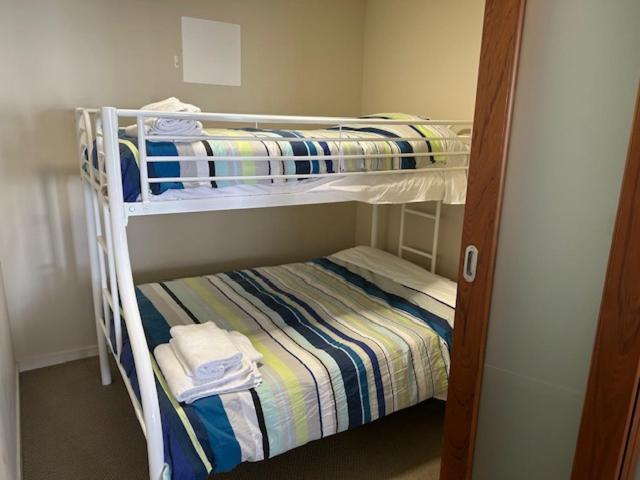Taupo Vista - Taupo Apartment ภายนอก รูปภาพ